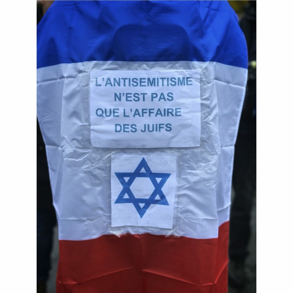 Etoile de David sur le drapeau français : "l'antisémitisme n'est pas que l'affaire des juifs"
