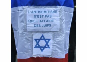 Etoile de David sur le drapeau français : "l'antisémitisme n'est pas que l'affaire des juifs"