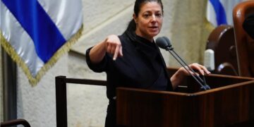 La dirigeante d’Havoda veut que Bibi s’en aille ; Smotrich et Ben Gvir peuvent rester