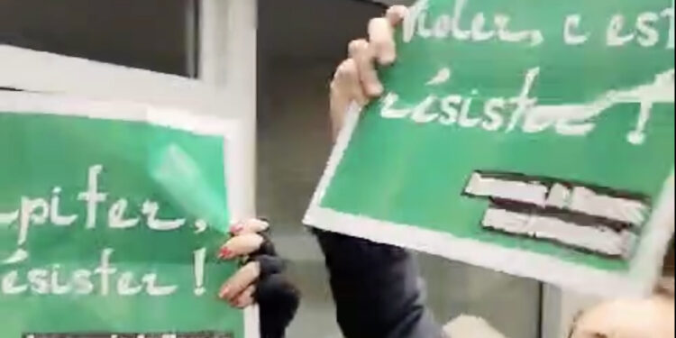 Des militants sionistes font irruption dans un meeting pro-Hamas de LFI