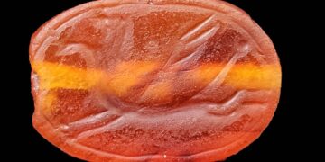 Un randonneur découvre un sceau ancien et rare en forme de scarabée en Basse Galilée