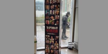 Le monde tourne le dos aux otages