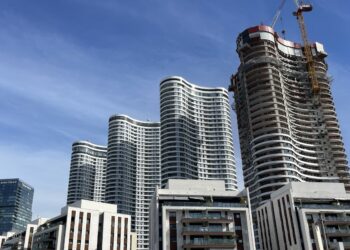 65 000 étrangers vont remplacer les ouvriers du bâtiment arabes