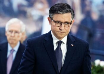 Mike Johnson : les mandats de la CPI contre les dirigeants israéliens sont « honteux »