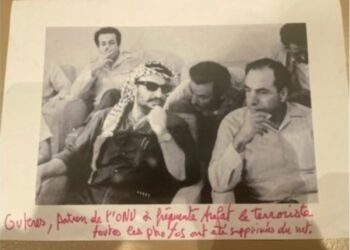 Le BNVCA aurait découvert une photo montrant Guterres jeune, avec Arafat…