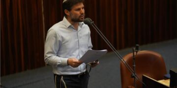 Le New York Times, croyant publier une critique : « Smotrich change l’ADN de la Judée Samarie »