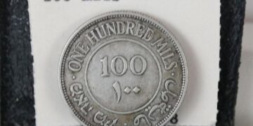 Les « Palestiniens » exhibent un pièce de monnaie pour « prouver » leur passé en Palestine… sauf que…