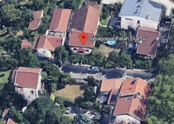 A Kippour, trois individus ont incendié les haies d’une synagogue de Lyon. Le CRIF est resté silencieux