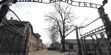 Des musulmans marocains visitent Auschwitz dans le contexte de montée mondiale de l’antisémitisme