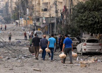 المكتب الإعلامي الحكومي في غزة: - يعيش العمال في قطاع غزة أوضاعاً صعبة للغاية بسبب الحصار الإسرائيلي المستمر منذ 18 عاما...