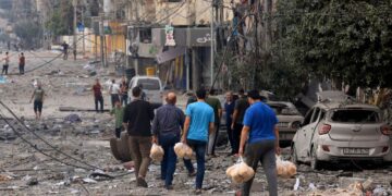 المكتب الإعلامي الحكومي في غزة: - يعيش العمال في قطاع غزة أوضاعاً صعبة للغاية بسبب الحصار الإسرائيلي المستمر منذ 18 عاما...