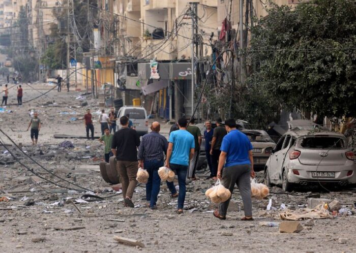 المكتب الإعلامي الحكومي في غزة: - يعيش العمال في قطاع غزة أوضاعاً صعبة للغاية بسبب الحصار الإسرائيلي المستمر منذ 18 عاما...