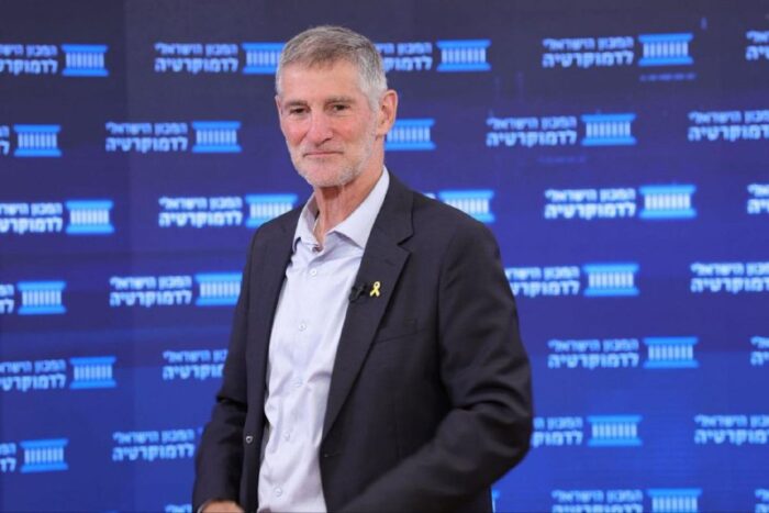 דביר ג'ברהיאיר גולן פונה ל"גנץ, לפיד, איזנקוט ואחרים" בכנס "זמן הכרעה": חובה להקים מרכז דמוקרטי ליברלי. מציע לקבוע מנגנו...