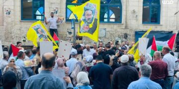 مظاهرة في مدينة نابلس نصرة للقائد مروان البرغوثي بعد تهديده من "بن غفير" وإسنادا للأسرى الذين يعيشون في ظروف قاسية داخل ...