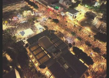 מבזקן 12תיעוד מרחפן: רבבות משתתפים בעצרת המרכזית להשבת החטופים@N12chat...