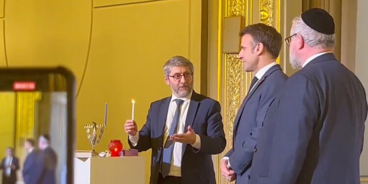 Monsieur le Grand Rabbin Korsia, faites plutôt renoncer Macron à son complot contre le peuple d’Israël