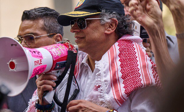 אסף רוזנצוייגנשיא קולומביה גוסטבו פטרו הורה על גירוש כל המשלחת הדיפלומטית של ישראל מהמדינה, ועל ביטול הסכם הסחר החופשי ב...