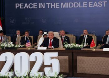 ספיר ליפקיןטראמפ והמתווכות על ההסכם לסיום המלחמה בפסגה בשארם א-שייח'. צילום: רויטרס@N12chat...