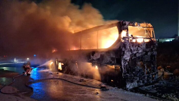 אור רביד4 אוטובוסים עלו באש במקביל הלילה בשפרעם. לוחמי אש הוזנקו לזירות השונות ופעלו לכיבוי הלהבות, חוקר דלקות יחקור את ...