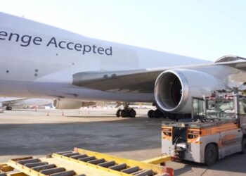 Plus de 120 000 tonnes de matériel acheminées : le ministère de la Défense célèbre l’arrivée du 1000e appareil