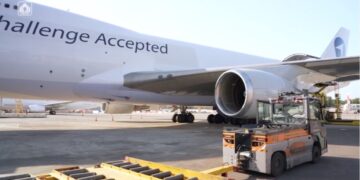 Plus de 120 000 tonnes de matériel acheminées : le ministère de la Défense célèbre l’arrivée du 1000e appareil