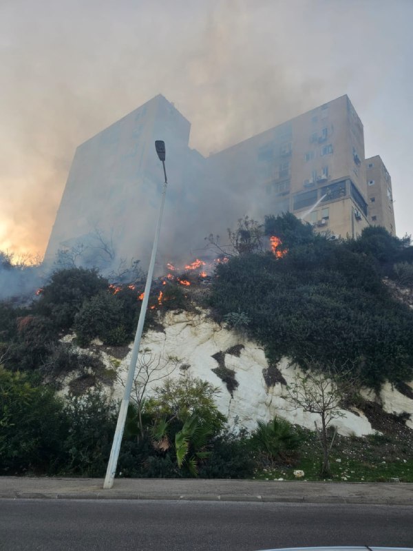 מבזקן 12שרפת קוצים גדולה פרצה ברחוב העוגן בשכונת עין הים בחיפה. תשעה צוותי כיבוי פועלים לבלימת התפשטות האש. במקביל מתבצע...