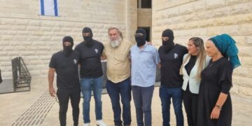 ארגון חוננו:לוחמי כוח מאה מגיבים לראשונה: "יש רק אמת אחת - אנחנו ננצח"לוחמי כוח מאה מגיבים לראשונה לפרישת הפצ"רית והחקיר...