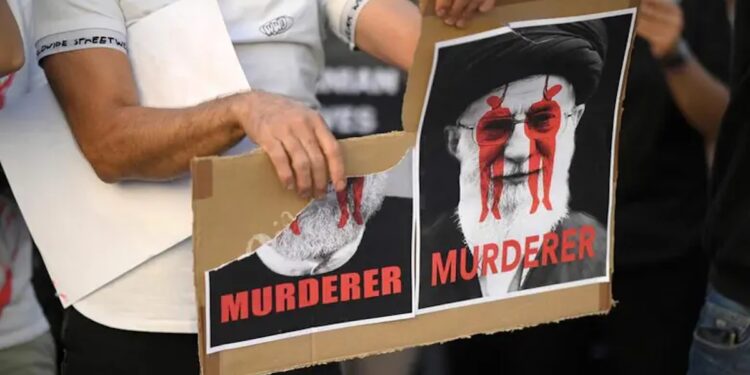 Effondrement de la monnaie iranienne au cœur de l’effondrement d’un mensonge