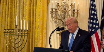 Hanoukka à Washington : Trump attaque le négationnisme du 7 octobre et rappelle son amour pour Israël