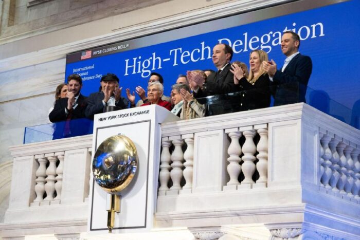 קרן בצלאל אירוע היסטורי בבורסת ניו יורק: שורדי שואה צלצלו בפעמון סגירת המסחר לציון יום השואה הבין-לאומי כשלצידם ראשי ההי...