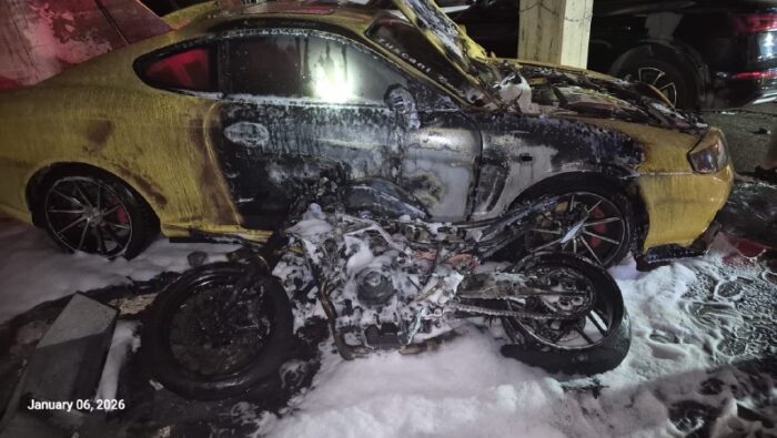 שרון קנובליךחיפה: רכב ואופנוע נשרפו הלילה מחוץ למבנה מגורים, לוחמי האש הוזעקו והשתלטו על הדלקה. אין נפגעים, הנסיבות נחקר...