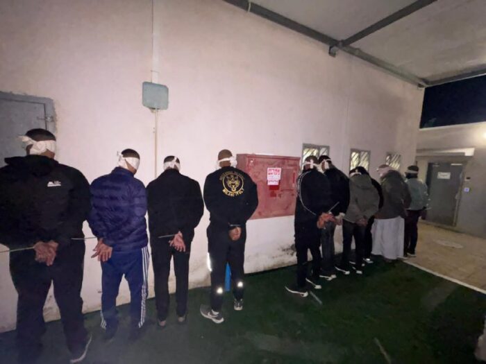 מבזקן 12המשטרה עצרה 10 חשודים במעורבות ברצח תושב ערערה שבנגב הלילה. צילום: דוברות המשטרה@N12chat...