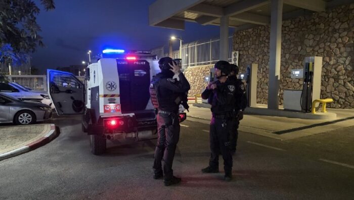 מבזקן 12המשטרה עורכת היום תרגיל רחב היקף באזור אילת במסגרת היערכות לשעת חירום. במסגרת התרגיל צפויה תנועה ערה של רכבי משט...