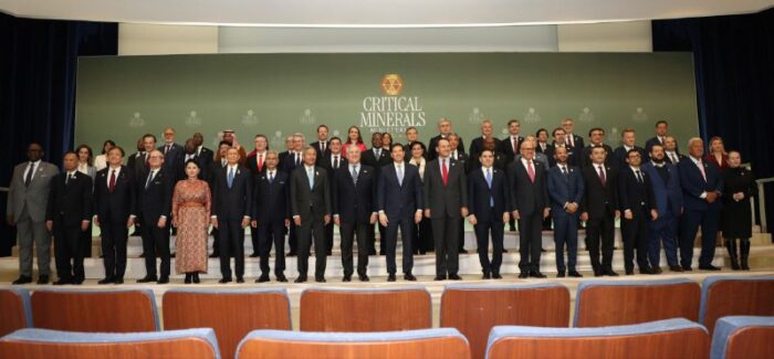 תומר אלמגורשר החוץ גדעון סער ייצג את ישראל בוועידת המינרליים הקריטיים בוושינגטון: "הוועידה היא אחד המהלכים האסטרטגיים הח...