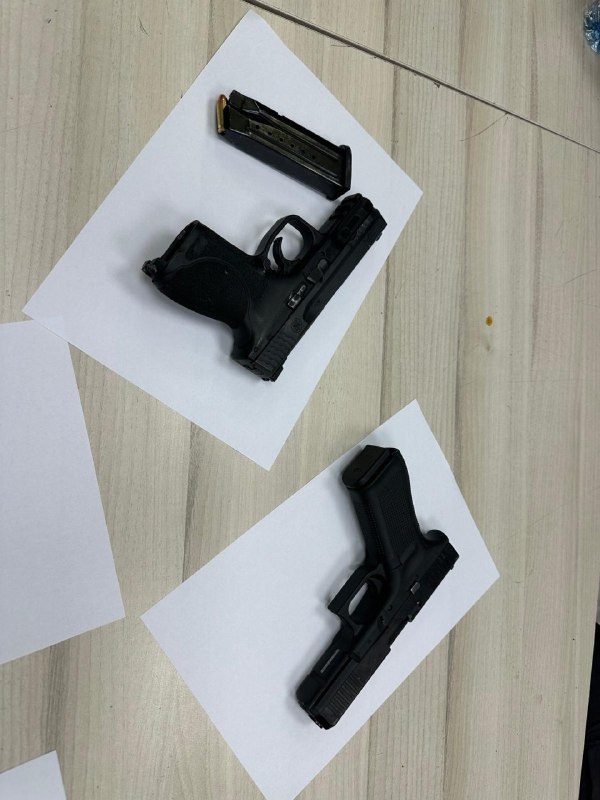 מבזקן 12שני תושבי ערערה בנגב בשנות ה-20 לחייהם נעצרו "על חם" בגין ירי והחזקת אמל"ח במהלך פעילות משטרתית במקום. במהלך מרד...