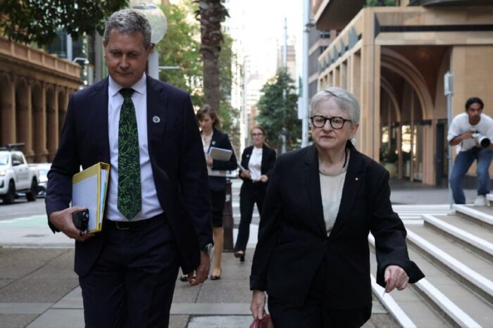 אסף רוזנצוייגועדת החקירה הרשמית לאירועי הטבח בחוף בונדי בסידני בחג החנוכה החלה רשמית את עבודתה. השופטת וירג'יניה בל העומ...