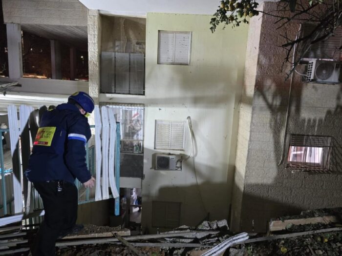 מבזקן 12אחת הזירות במרכז. צילום: דוברות מד"א @N12chat...