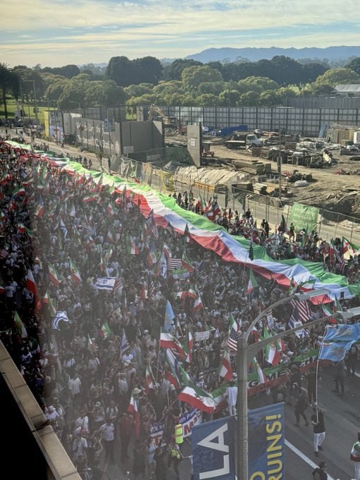 תומר אלמגורעם דגלי ישראל ואיראן: הפגנה גדולה בלוס אנג'לס בהפגנת תמיכה בהפלת המשטר@N12chat...