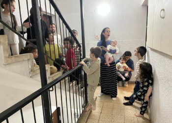 Vivre entre les alertes à la bombe