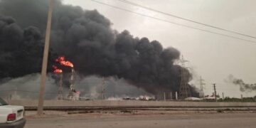 Pendant que la presse vous ment au sujet des missiles intacts de l&rsquo;Iran, Israël détruit sa plus grande zone pétrochimique